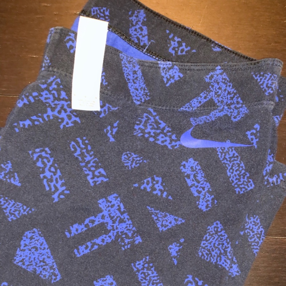 Medium Women’s Nike Leggings